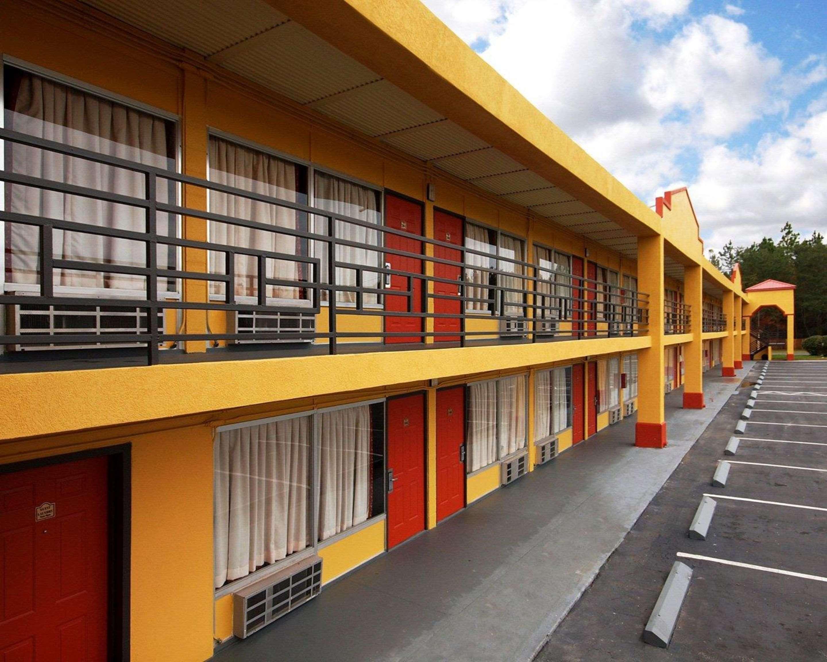 Econo Lodge Перри Экстерьер фото